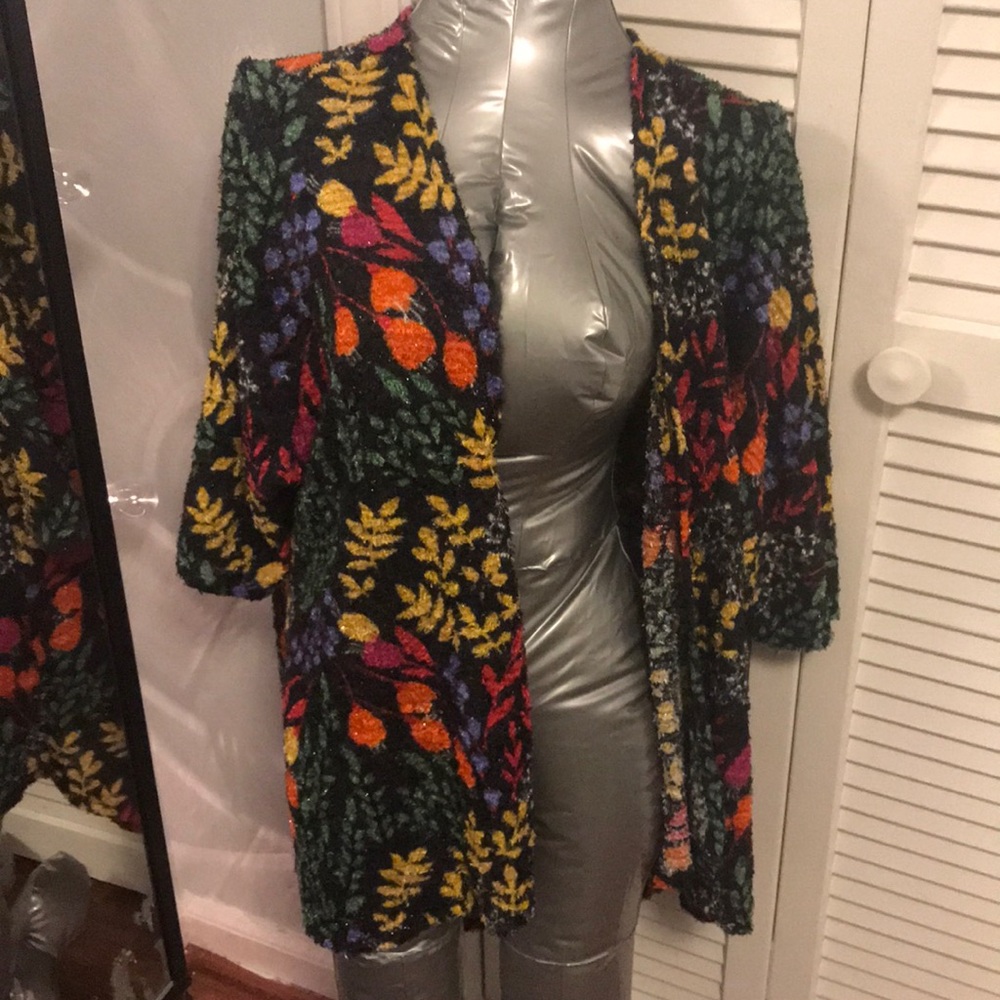 B2G1F: Multicolor Lularoe Lindsay Top